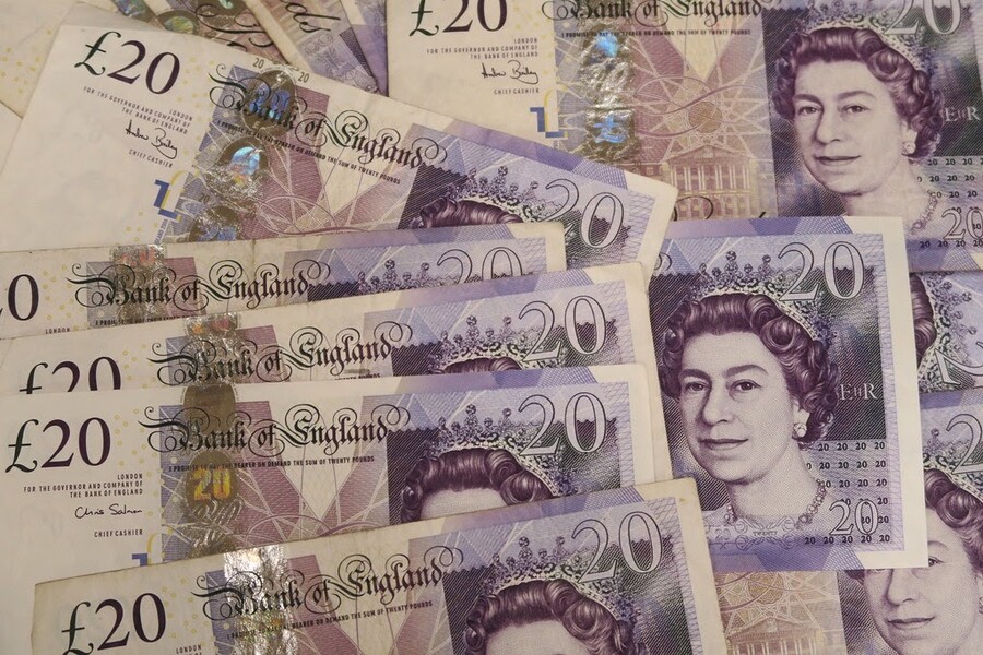A bunch of twenty pound notes can be won from the best gambling sites.