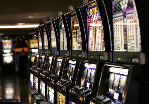 A row of seven empty slots machines is something you wont see at the top slot sites when you play there using a deposit bonus