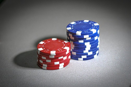 red and blue casino chips